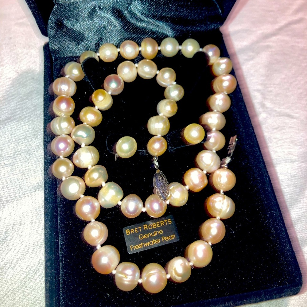 BRET ROBERTS GENUINE FRESHWATER PEARLS‼️ NECKLACE + EARRINGS